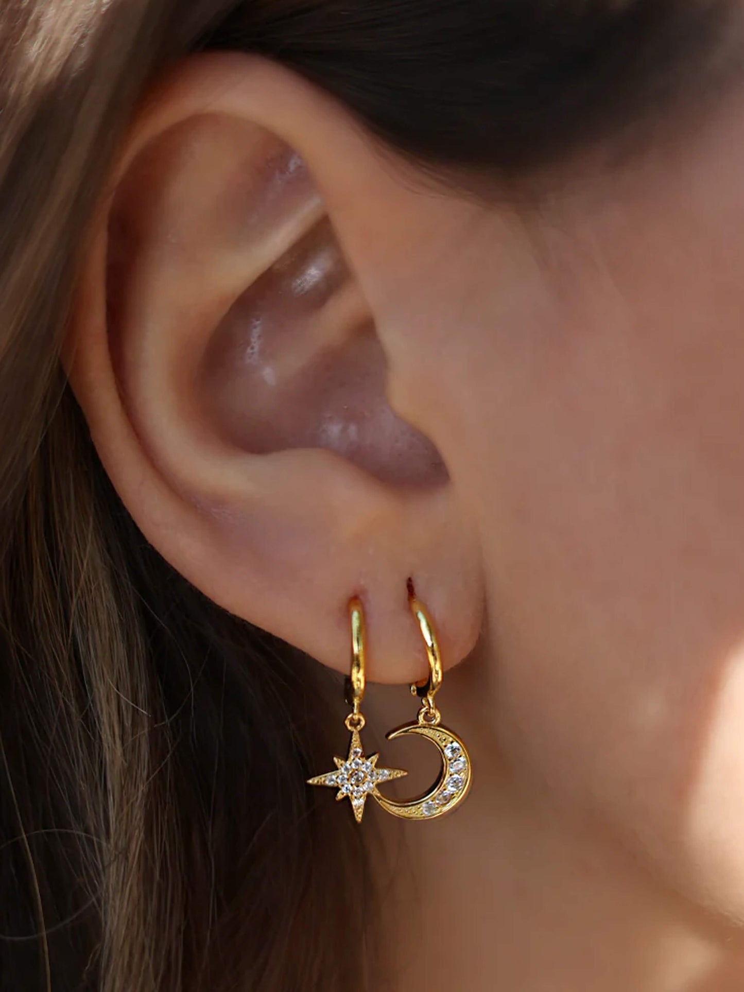 Créoles étoile en acier inoxydable avec accents de zircon pour style unisexe