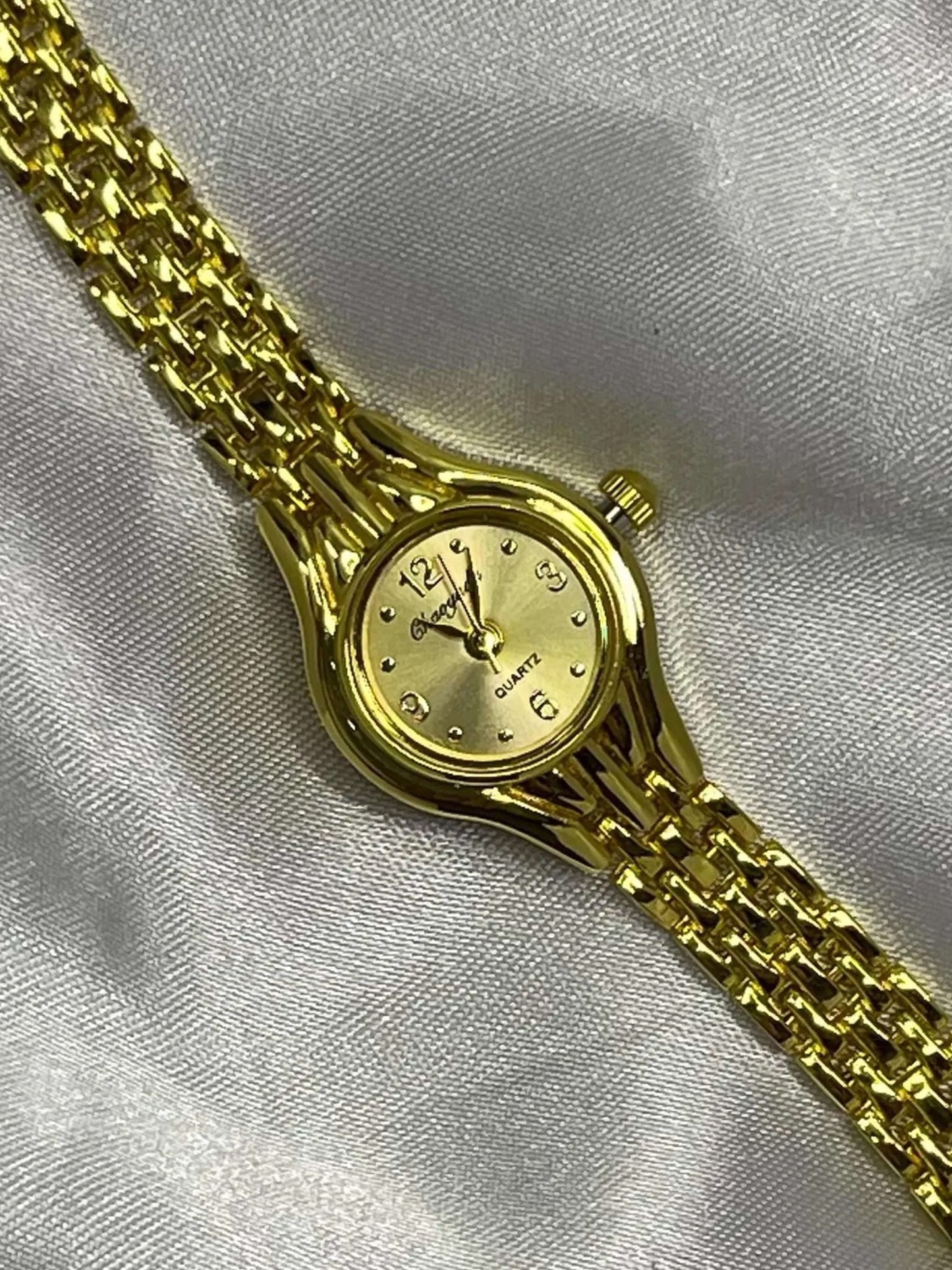 ZEYA - Elizabeth Watch